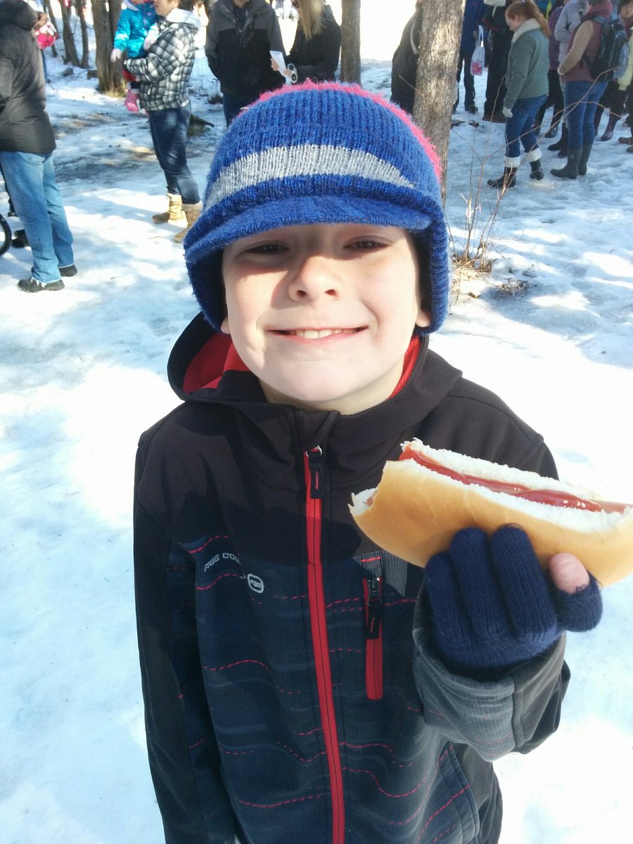 Great morning <a href="/HRFrinkCentre/">Frink Centre</a> <a href="/quinteca/">Quinte Conservation</a> . I now smell like campfire :) #wegetoutside #snowfun17 #CDNhikeChat #gearmeout