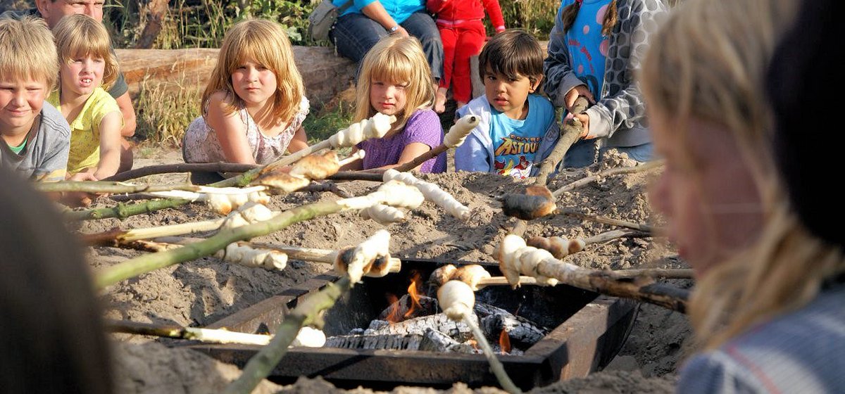 TFlakkee's tweet image. Superveel te beleven in het Kinderdorp!
Kom 20 mei springen, dansen, zingen, knuffelen, klimmen, graven, broodjes bakken en schminken!