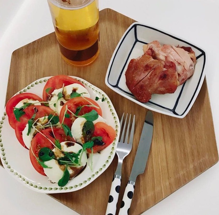 OfficialYoong's tweet photo. 오늘의 #쿡스타그램 은 야식 💁🍅🧀🍗🍺
#야식스타그램 https://t.co/Yn0C3dZ1OR