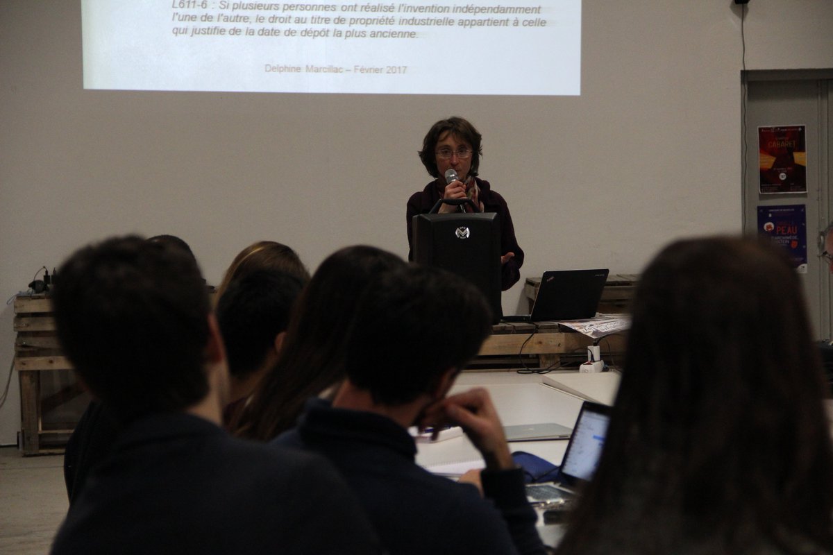 PROTO204's tweet photo. Delphine Marcillac en pleine conférence au #PROTO204 afin d'aider les #etudiantentrepreur dans la protection de leurs projets https://t.co/Qi9iLJ59fz