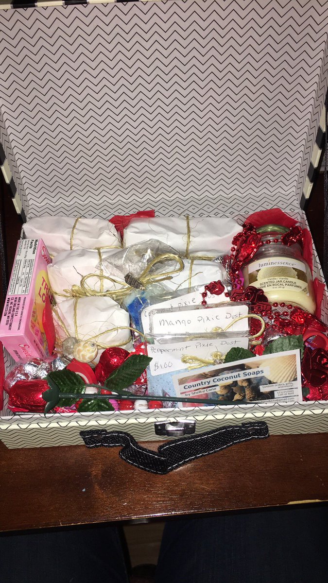 CountryCoconuts's tweet image. Only a few days left to get 25% off a $10 purchase using my code COCONUT25!! Order a box and get 25% off!!