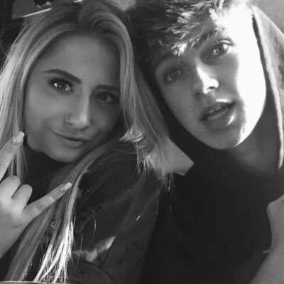 LoveTheBarkers's tweet photo. I'm forever shipping #Haffron 😍
@imSaffronBarker @Harvey https://t.co/kpkQObZAtu