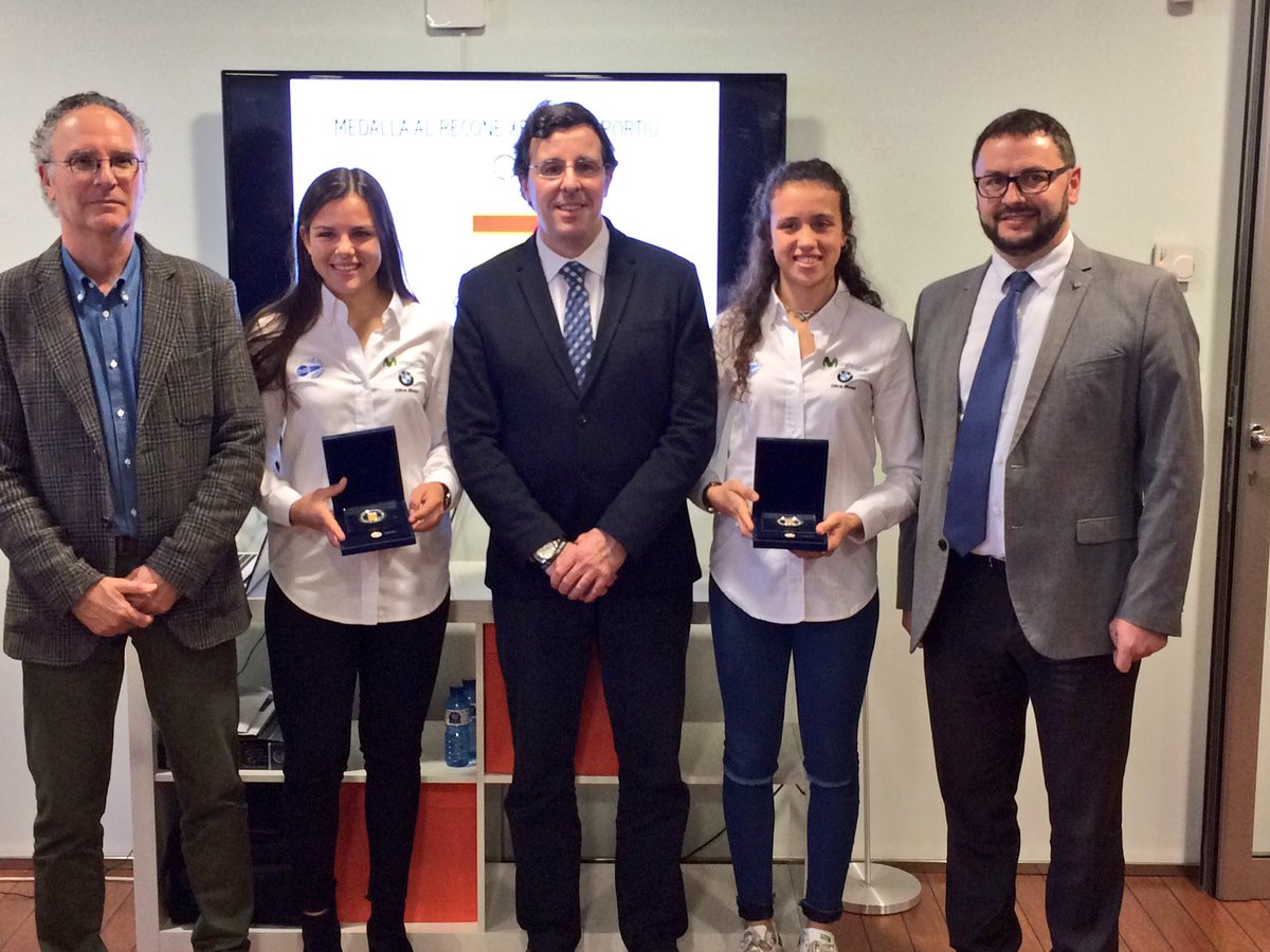 esportcat's tweet photo. .@antonireig, al #BISC, a #SantAdriaBesòs, a entrega Llicències Honor de Federació Catalana @vela_cat  @BCN_esports @AjSantAdria #esportcat https://t.co/8fuqIvObyg
