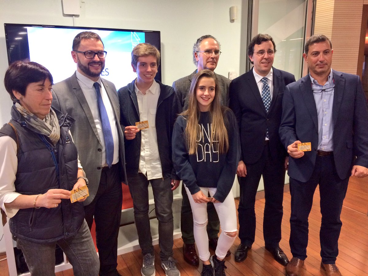 esportcat's tweet photo. .@antonireig, al #BISC, a #SantAdriaBesòs, a entrega Llicències Honor de Federació Catalana @vela_cat  @BCN_esports @AjSantAdria #esportcat https://t.co/8fuqIvObyg