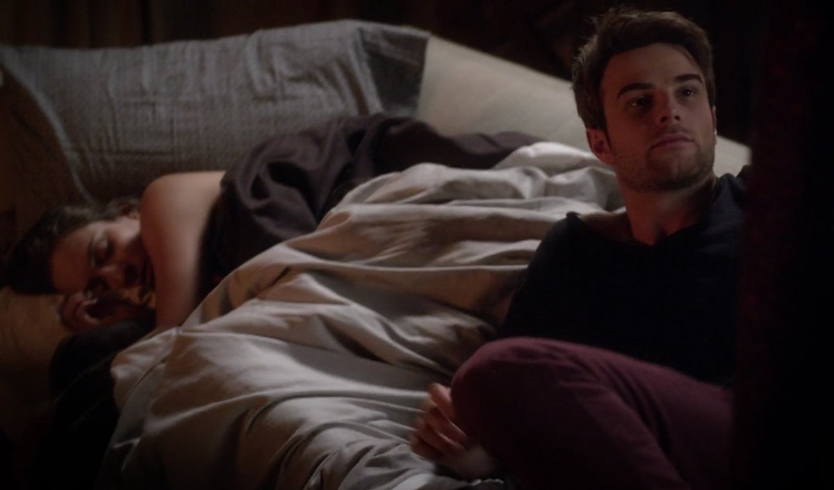 “Umm… HELLO?!” – Veronica 😰😰😰

94 of 150 // Season 4, Episode 23.
#PrettyLittleLiars #PLLMemoryLane