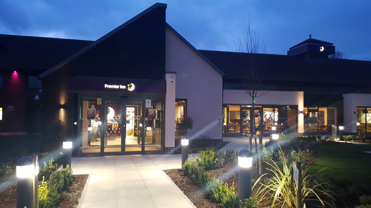 CarolineDearing's tweet photo. What a stunner! Count down to Friday #beautifulNewbury @PIhubOpenings @andrewm14509514 @ptoomers @CluettEmma @davidForeman1 @placemadebyyou https://t.co/cwZteWheSE