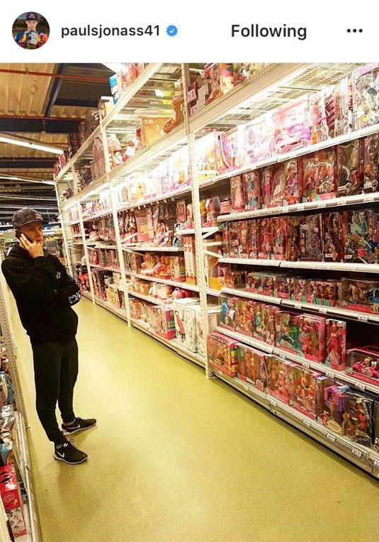 <a href="/ValdisValters/">Angie Thompson</a>