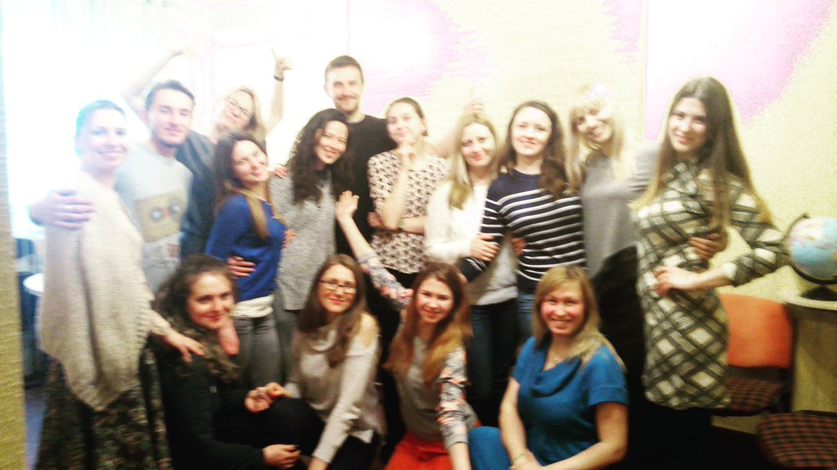 che_course's tweet photo. Мастер-класс  для курсов английского языка "ElSol"
Знаете почему общая фотка размытая? Камера просто не справилась с энергией драйва))) https://t.co/8DU7RAsY7e