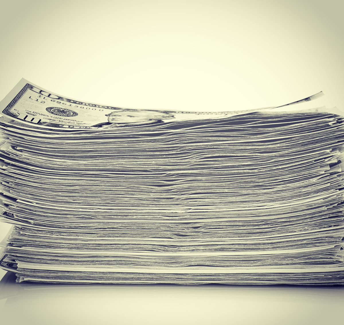 sprintrehoboth's tweet photo. UNLIMITED HD is HALF what U pay @ Verizon or AT&amp;T! $90/mo for 4 lines U get HD video,UNLIMITED talk, text &amp; data,+10GB of mobile Hotspot! https://t.co/VNmp6KpiH2