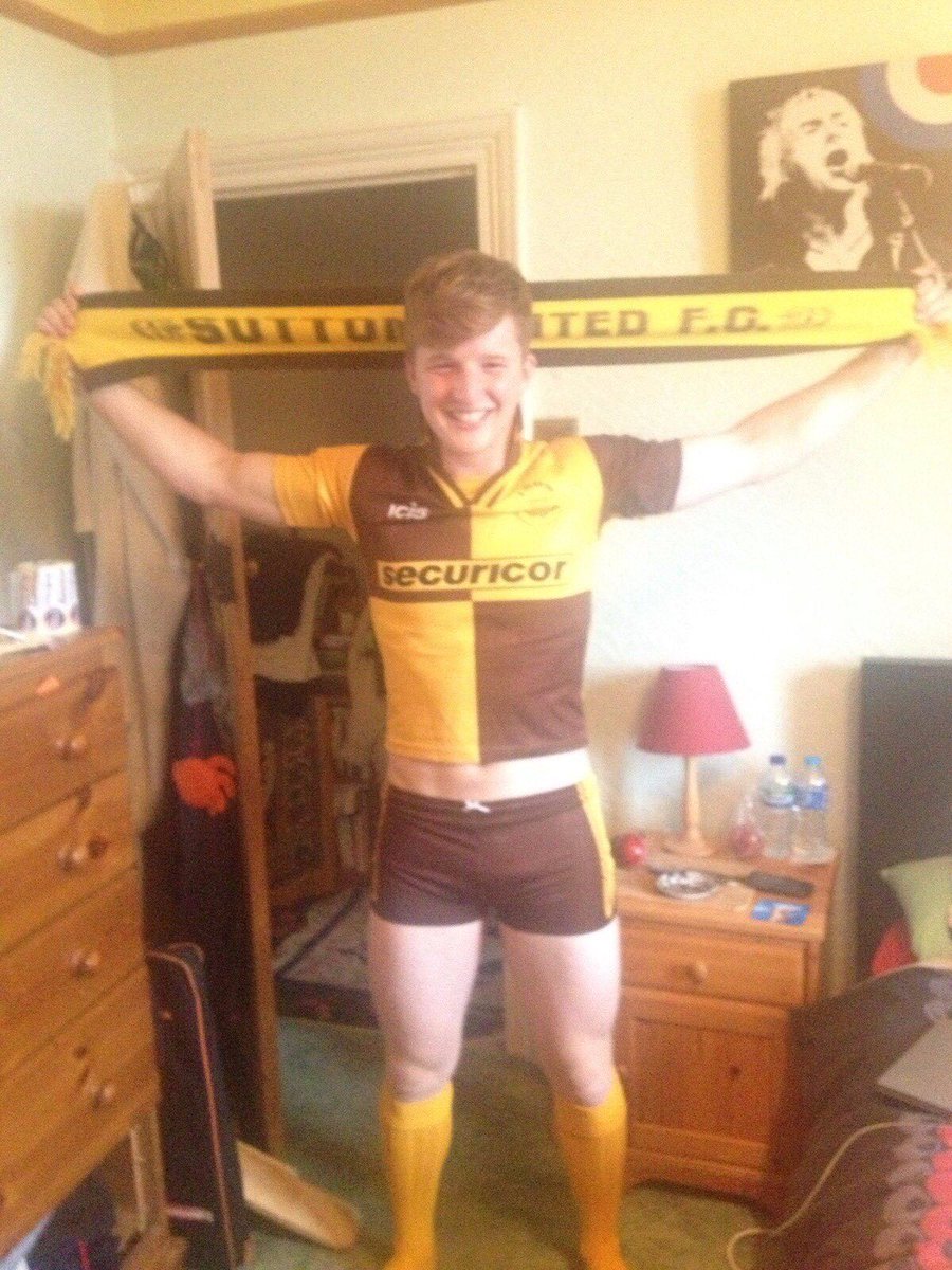 Gandermonium's tweet image. One from @sebchimo. Sexy sexy full kit wanker! Swipe right ladies SWIPE RIGHT!!! @jmwilliams_1