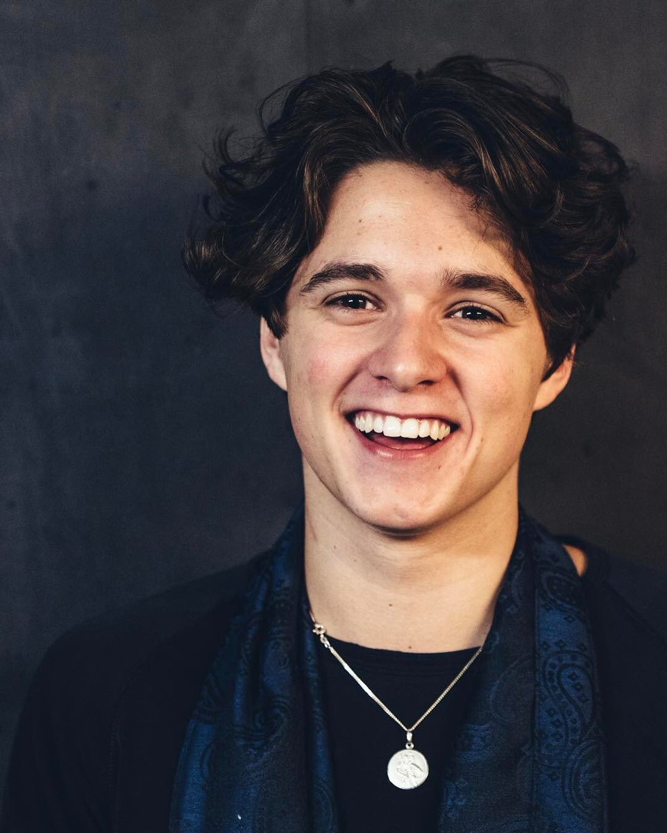 caramelbrad's tweet photo. 50 Shades of Bradley 😂😂
@TheVampsband #VampsSpringfieldRoadTrip https://t.co/JvEOGp5332