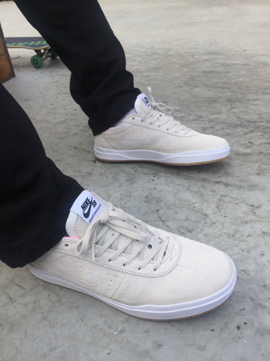theotisbeasley's tweet photo. .@quartersnacks X @nikesb 🔥🔥. #Hyperfeel #YoungMoney https://t.co/AreSWlIYVk