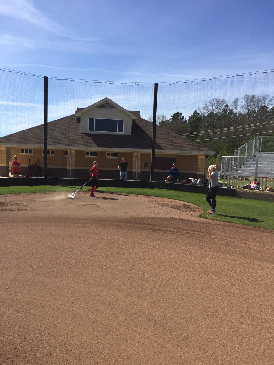 CoachHeidiHill's tweet photo. Girls working hard after our morning scrimmage.  A beautiful day for softball. https://t.co/N5EBsefiUZ
