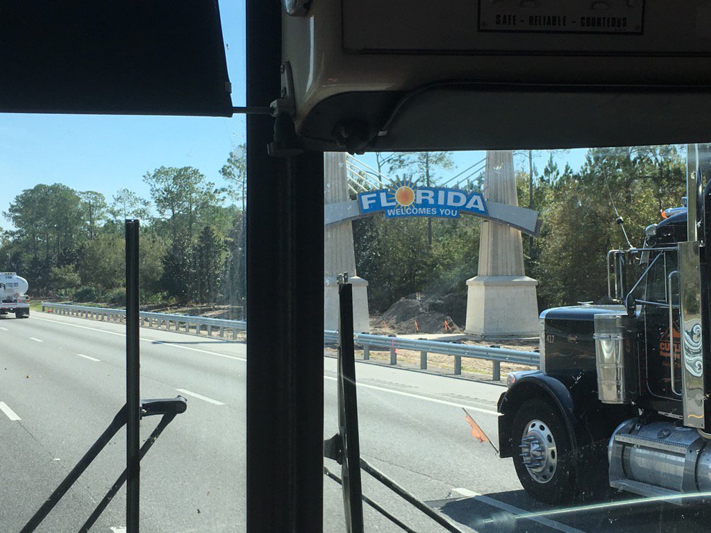 CCAChorus's tweet photo. Just entered the #SunshineState. #ccadisney2017 https://t.co/jdhEx2J7S6