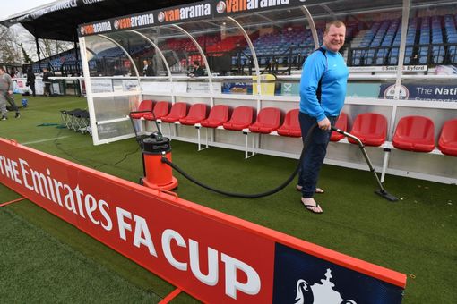 101greatgoals's tweet photo. Sutton Keeper Wayne Shaw hoovering the away dugout before tonight's game, just as Mesut Özil does at the Emirates before every game https://t.co/P8oc0eBOoI