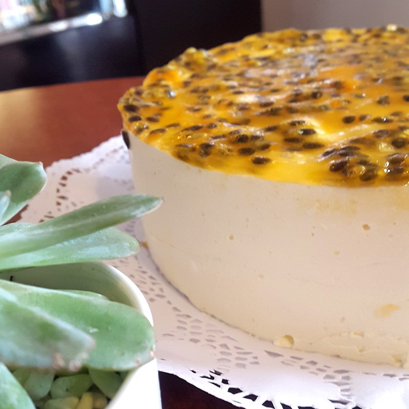 tonadaluna's tweet photo. Y para endulzar y refrescar esta tarde les tenemos este delicioso #cheesecake de #Maracuya ... a matar ese antojo dulce chicos :) https://t.co/dZXkO62Hun