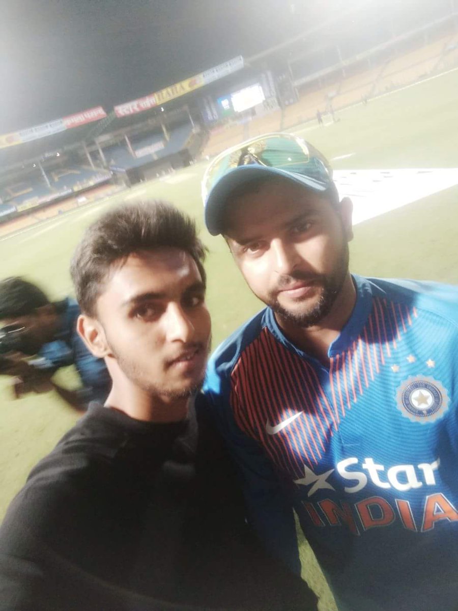 SuhSuhasgowda's tweet photo. @ImRaina Best moment on dt day...vry lucky to take pic wd Uu..ty Yuu bro..im alwyzz big follower fa uu 😉😍 https://t.co/qy7dZqa7M9