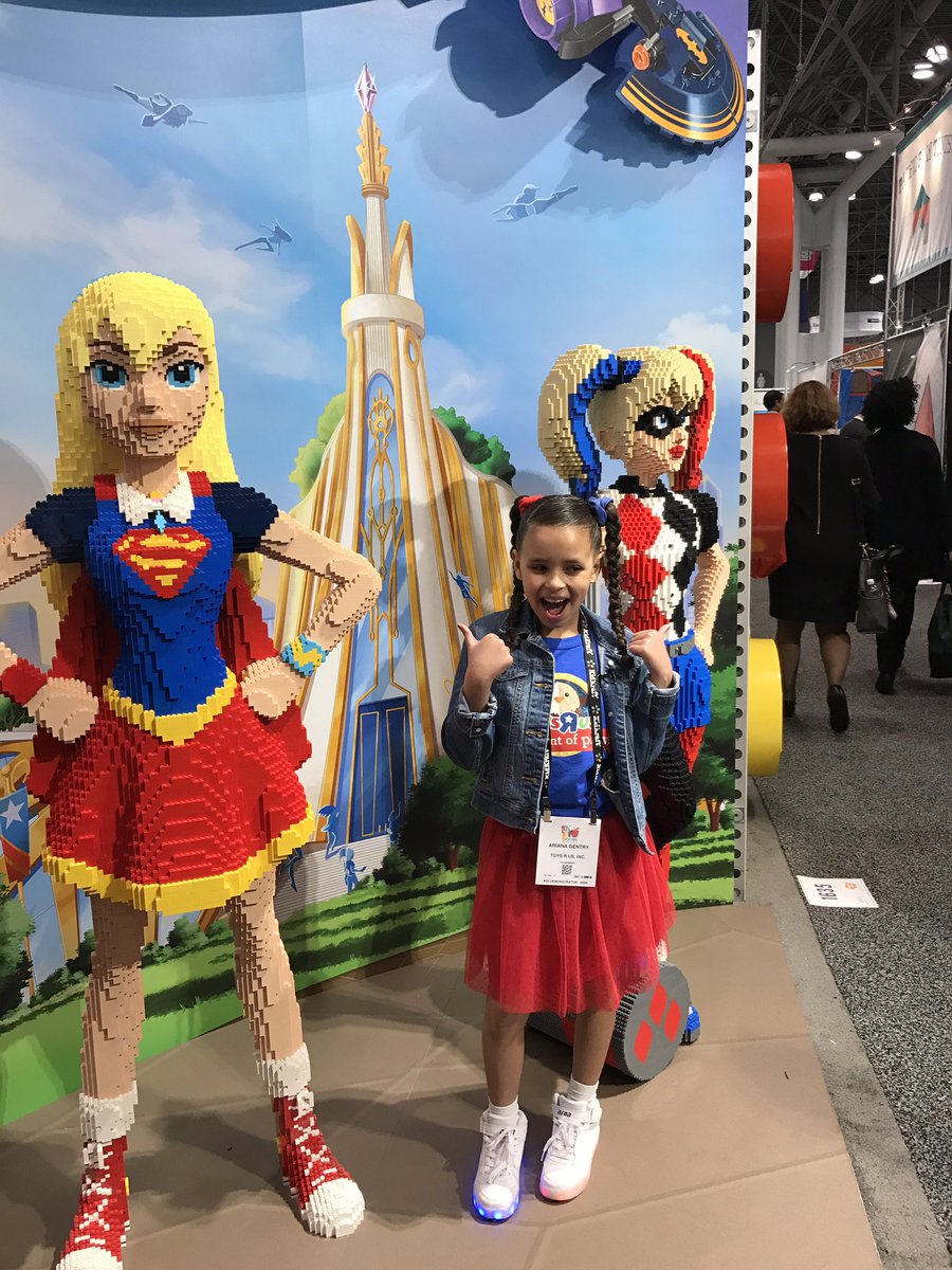 ToysRUs's tweet photo. You're our hero, #presidentofplay Ariana! #girlpower @LEGO_Group https://t.co/qnYZVV3hHf