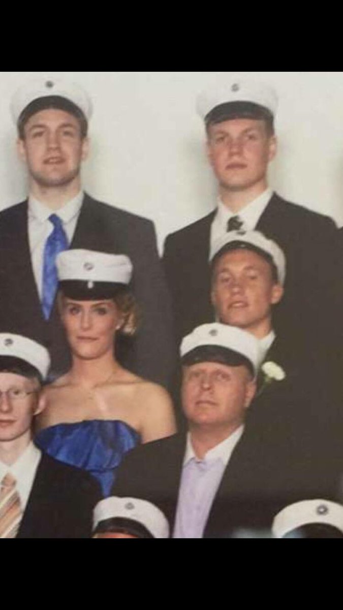 Aldrei tengt við ykkur sem voruð ánægð og glöð að útskrifast. Ég stóð á tám og var stressaður enda <a href="/tommisteindors/">Tómas</a> ekki langt undan.