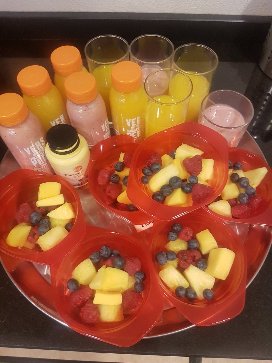 chantaldaris's tweet photo. Verplichte #vitaminen @ContinuNL, wij willen geen zieke collega's meer in Breda! https://t.co/RsXEnZJkHD