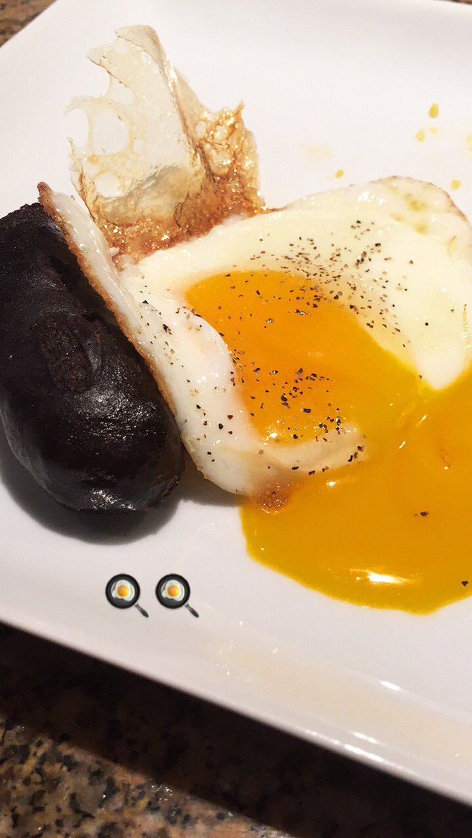OptimalnyClovek's tweet photo. @theavenuemiami Mr. BLACK dating Mrs. YELLOW, so cute. #FREEDOMofCHOICE #takenBYblackPUDDING #YOLKYmatch #OPTIMALmatch #loveBLACKloveYELLOW https://t.co/YnPU55UcOw
