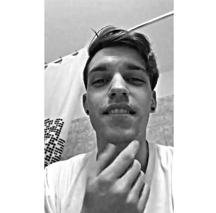 FaivesecsOsos's tweet photo. @BennyZOfficial This picture is my favorite. 😍😍❤👑 
I love you! ❤💬💚 https://t.co/tevW3q25YB