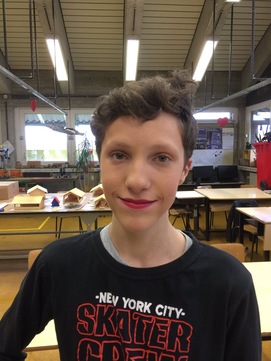 HeleenDeman's tweet photo. @GO_MSNieuwpoort#maquillage en meisjes met een vlecht!#Zorg voor welzijn😊 https://t.co/4sYbfZdMsf