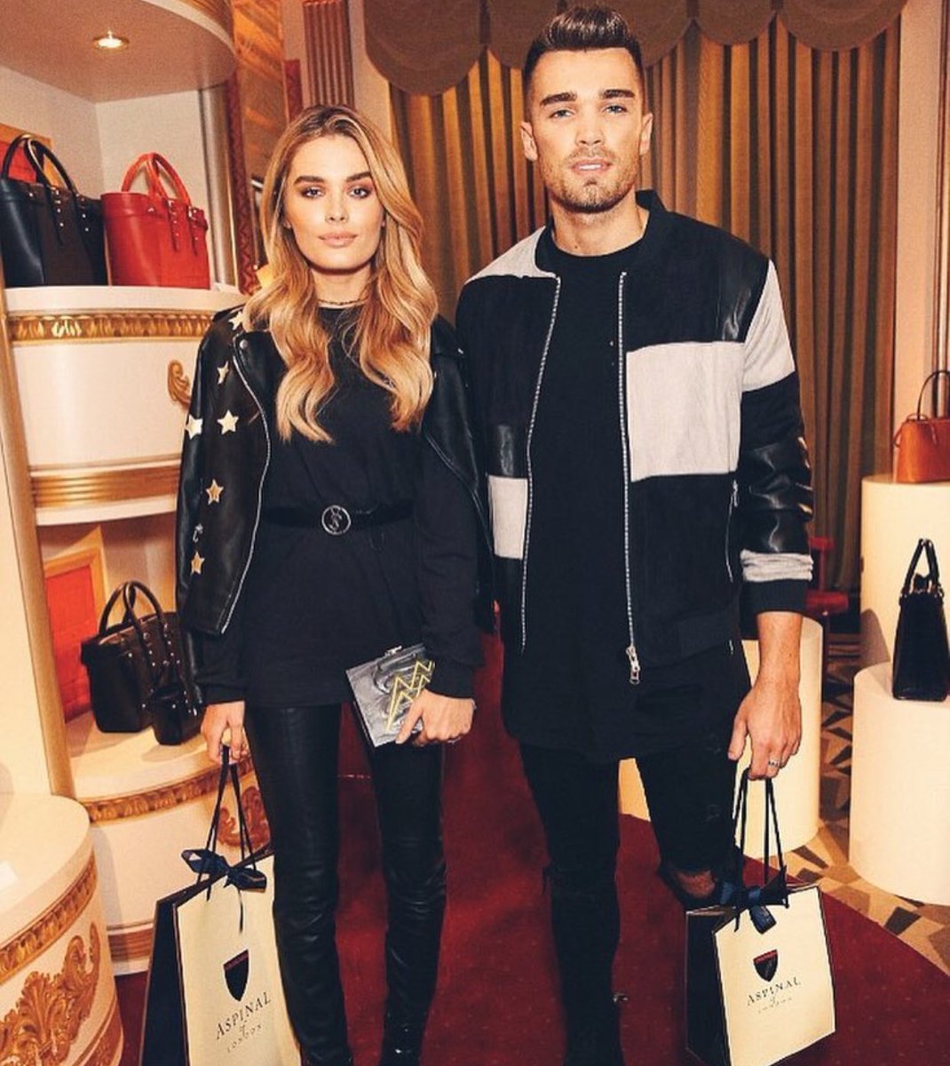 ArgUnionJWorld's tweet photo. 📷| Josh y Chloe hoy en la presentación de Aspinal of London vía el Insta de Josh. https://t.co/WAnF4yI4Xj