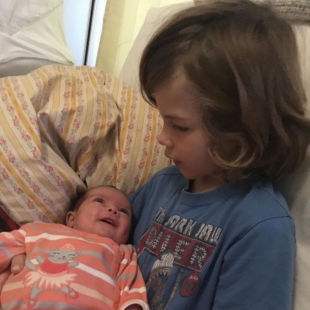 NapaValaree's tweet photo. #bigbrother #littlesister #love #morningsnuggles #smiles #igbabies https://t.co/QO9FUUoBWN