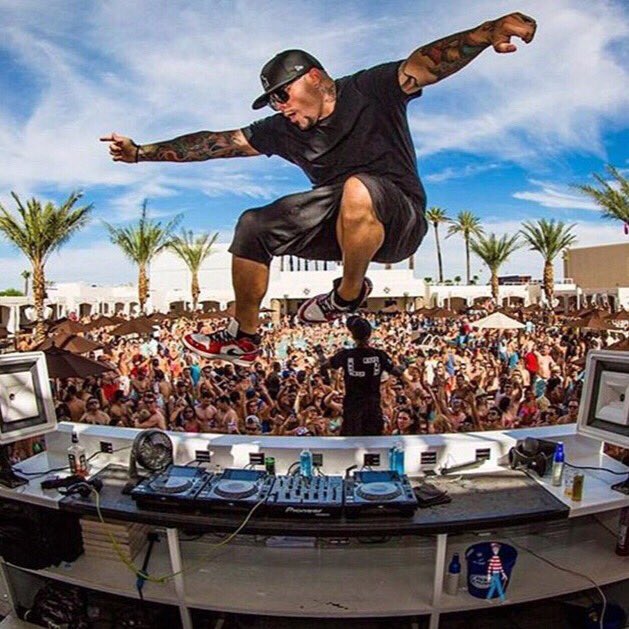 Pre-pool season workouts with @djstellar #SkamLife #skamelectro