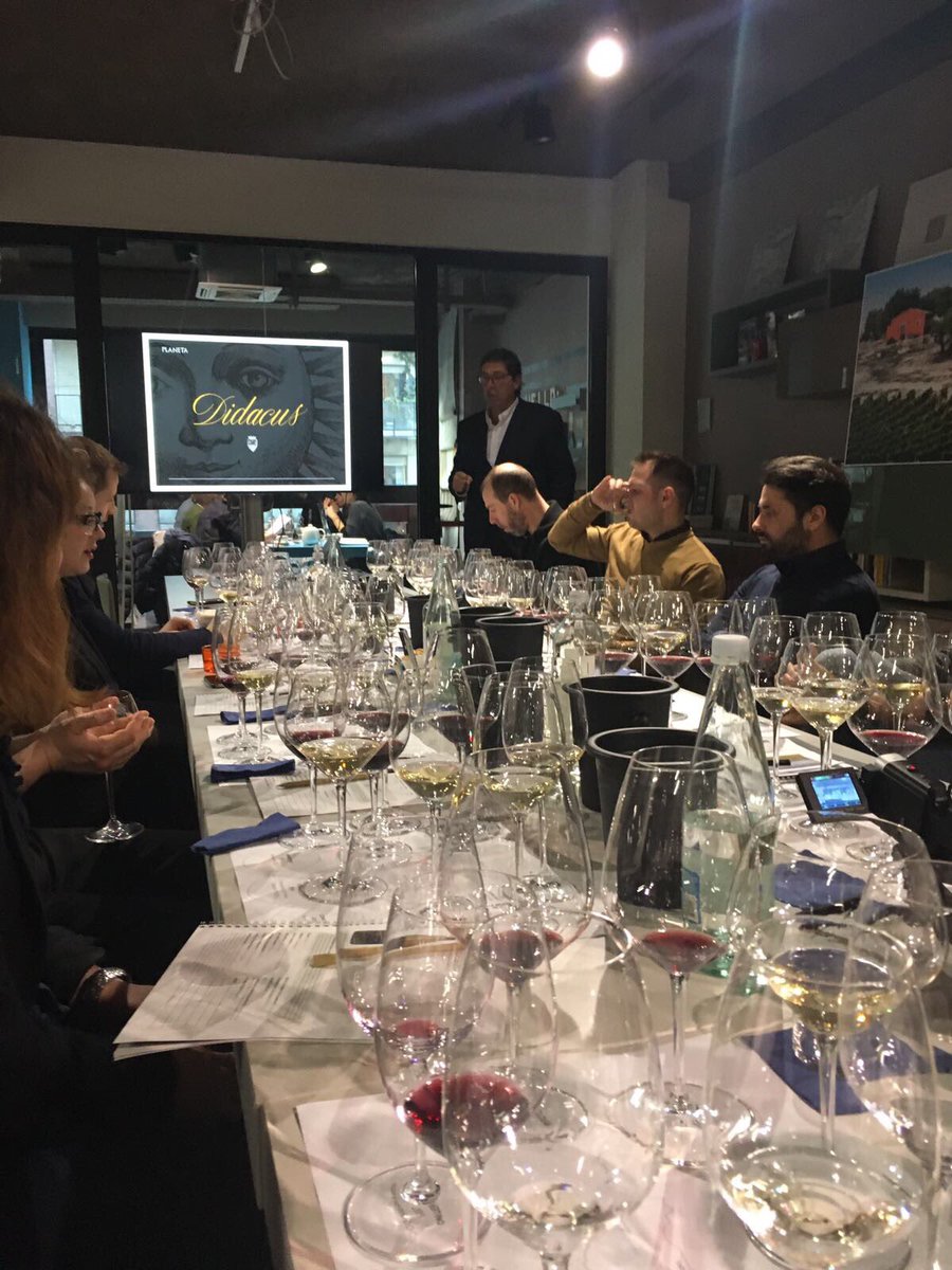PlanetaWinery's tweet photo. Il giro della #Sicilia in un calice lo facciamo sempre, ma oggi a #Milano riserviamo un'attenzione speciale a #Didacus! https://t.co/KcMdvuzqc8