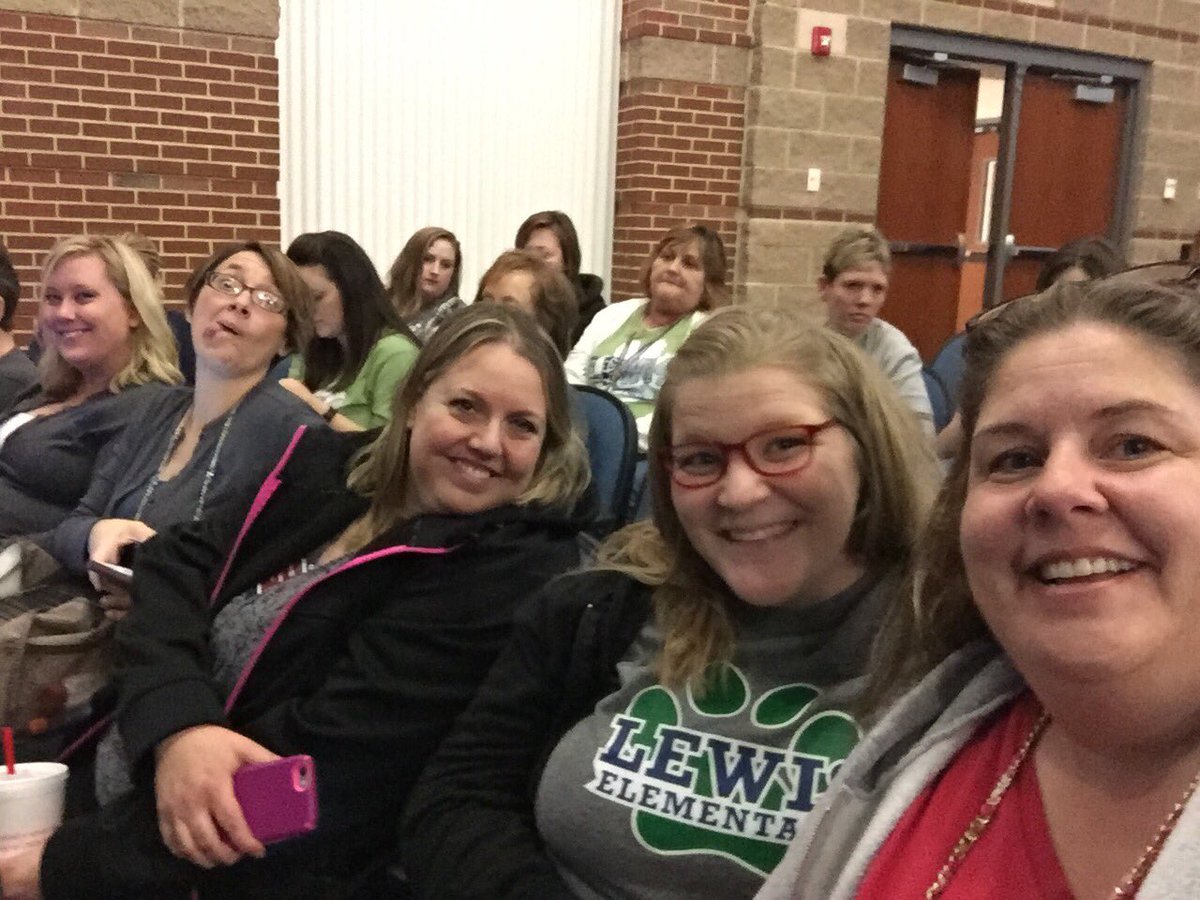 karenmcclure120's tweet photo. 4th grade Super Teachers have Whatever It Takes!! #forneyconnects #absoLEWISly https://t.co/OivA1mcDIv