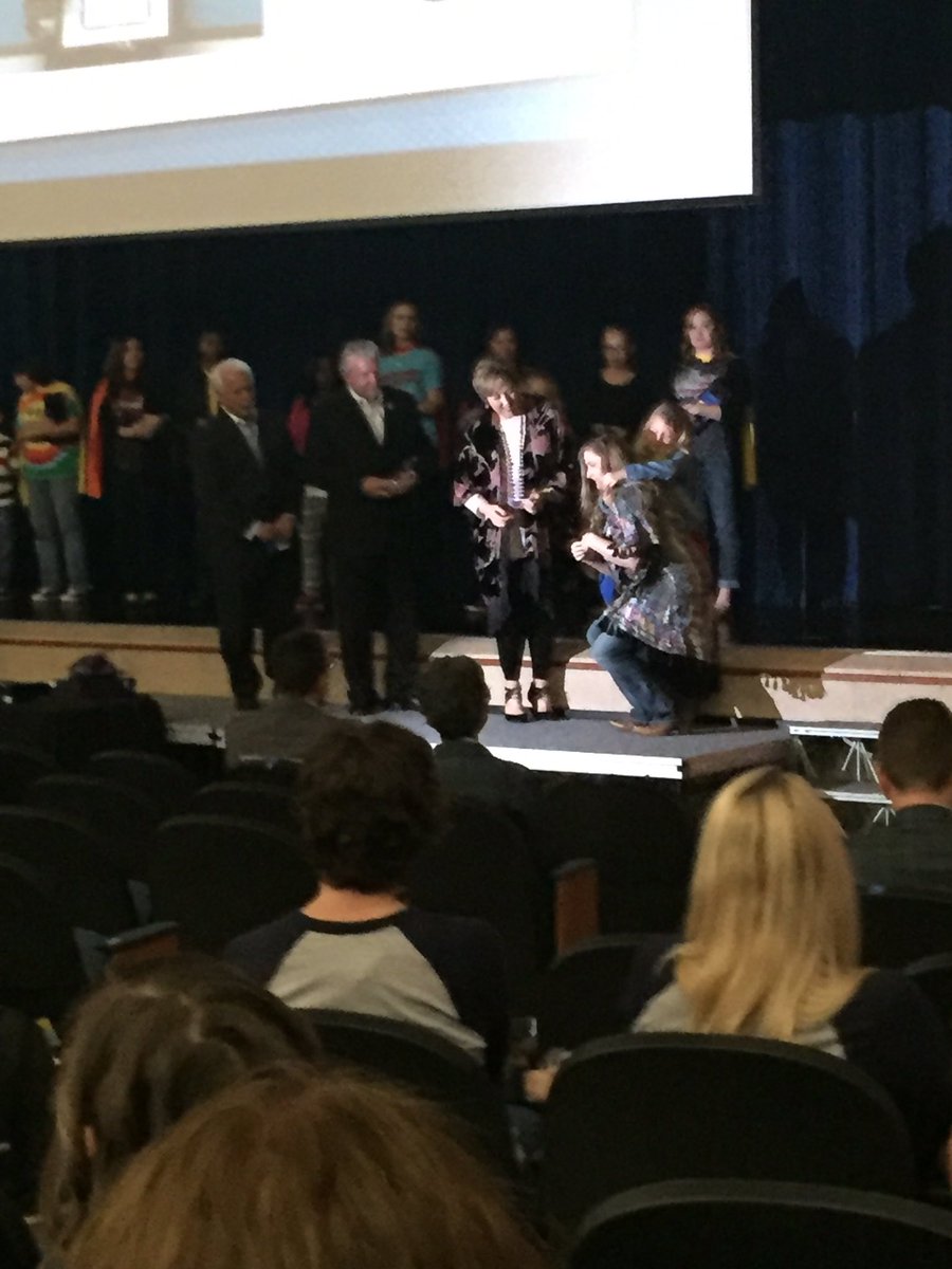 LewisLeopards's tweet photo. Students honoring teachers of the year!! #Forneyconnects #absoLEWISly https://t.co/j74LDhjhFw