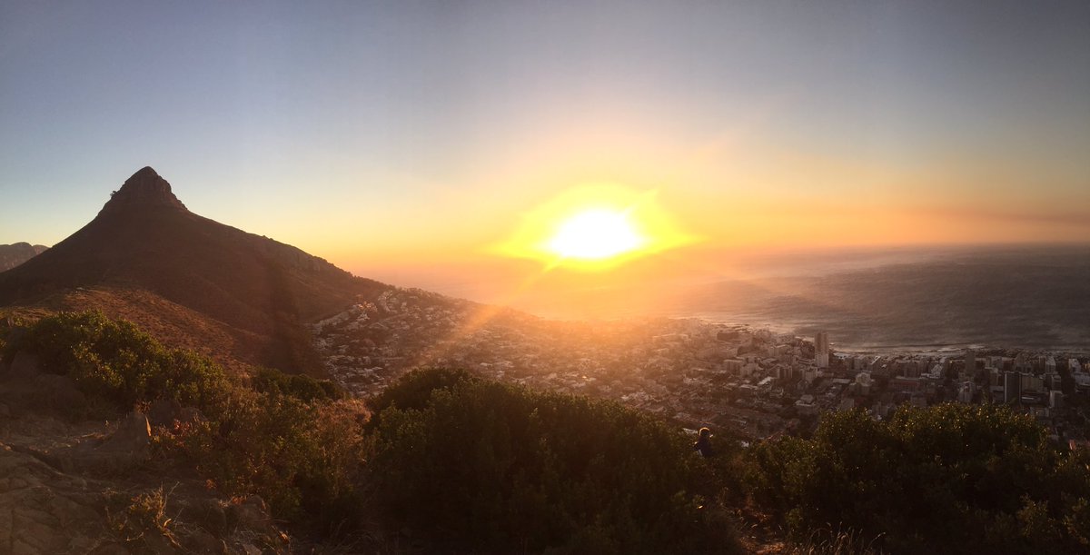 Rob_Kingsford's tweet photo. Signal Hill Sunset @CapeTown 
Absolutely love this city and country #southafrica #signalhill #sunset #dreamy #holidayforeverplease https://t.co/jS3uxsWL1Y