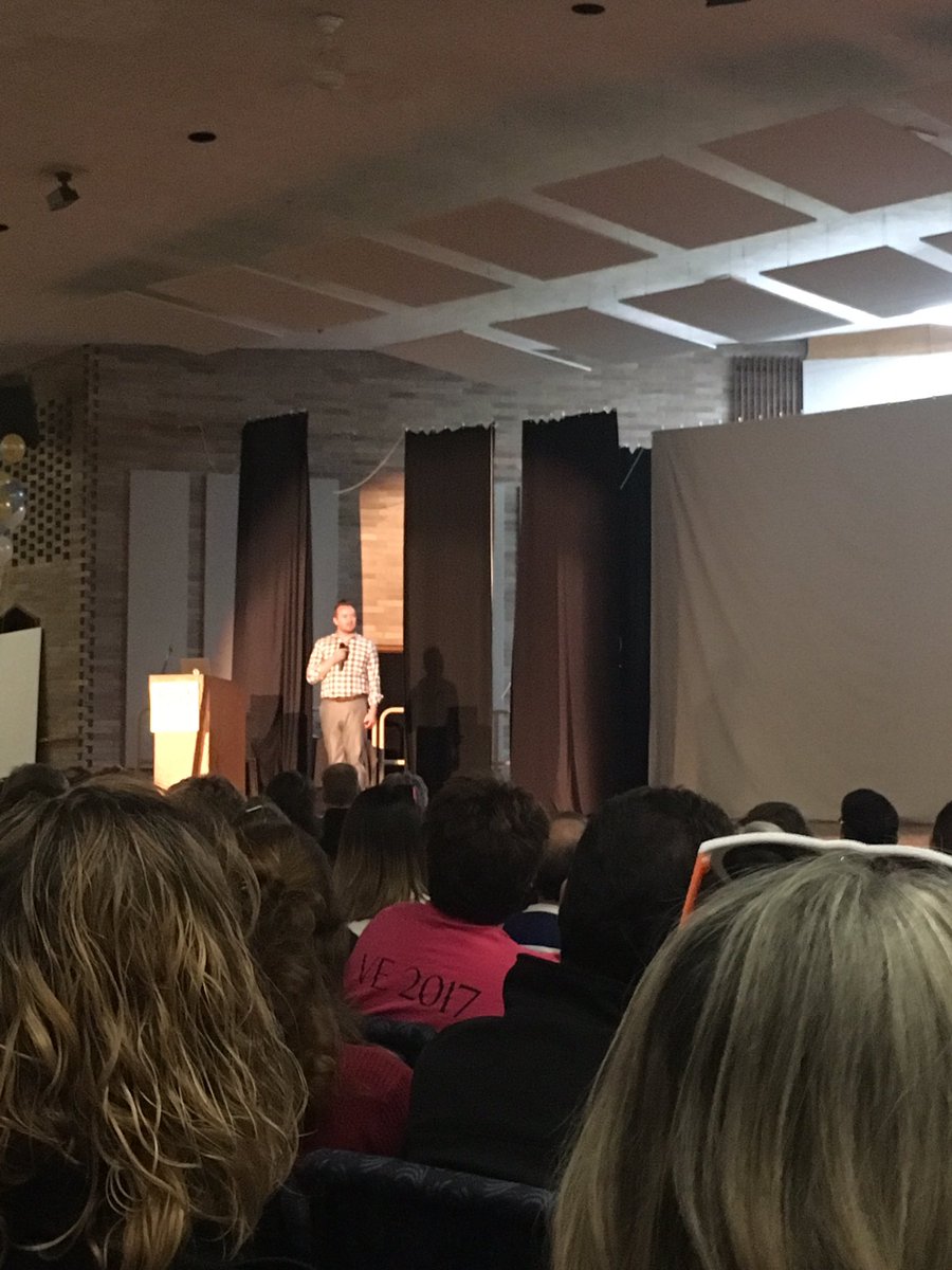 spencerXsays's tweet image. .@Philinthecircle great message from Phil Hansen on creativity @RiverValleyBank #VisionExpo #EmbraceTheShake