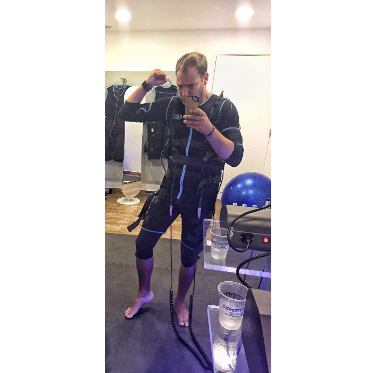 Jaime_igsa's tweet photo. Gran equipo @emsrevolutioncl estimulación muscular #fitness #energy #max #perfect #time #love #like #process #scl #chile https://t.co/kLHCwipGRz