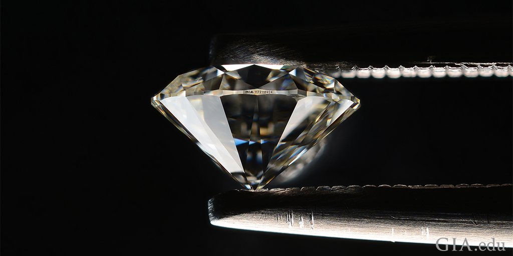 GIAnews's tweet image. Planning to shop for a #diamond online? Follow these 10 tips: bit.ly/2kvIVgz