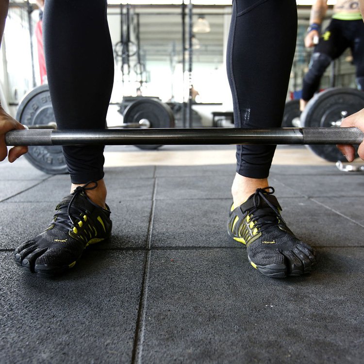 thelowex's tweet photo. NEW! Try these the next time you hit the gym. The perfect training &amp; fitness shoe.
https://t.co/FCuRCnVEPc
#vibramfivefingers #vtrain https://t.co/lEvU4ZUJKg
