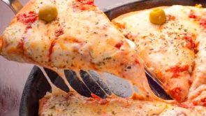 Pizzas y otros platillos tipo argentino en un ambiente casual en <a href="/centraldepizzas/">centraldepizzas</a> , en @comedorlucerna  mx-df.net/central-de-piz…