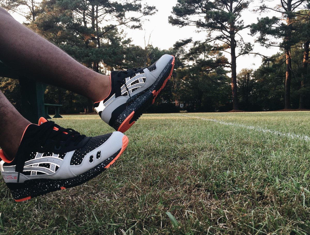 PRIVEILifeStyle's tweet photo. Asics on my feet: https://t.co/AXfNWfd35X @ASICSTigerUSA #ASICS #RetroRunners #PriveiDay https://t.co/nMTpZJ1OrQ