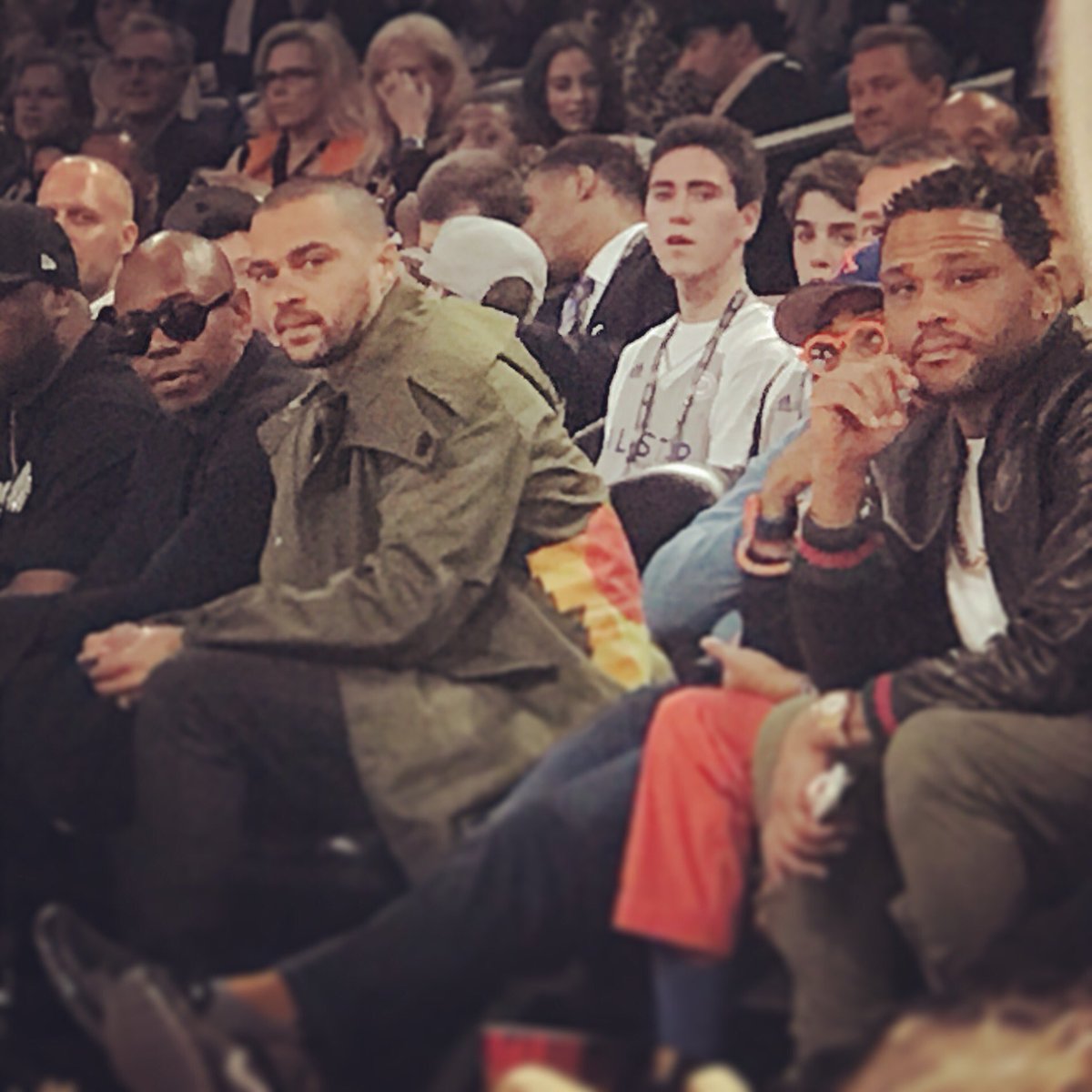 GreysUpdatesFR's tweet photo. #PHOTOS | Jesse Williams au #NBAAllStarWeekend2017 qui a eu lieu à la Nouvelle-Orléans hier - 19/02/17. https://t.co/fad2YcdFCh