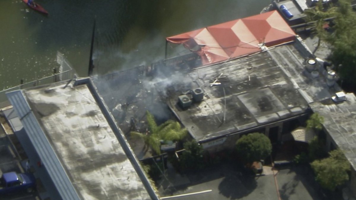Fire rips through Miami River pizzeria bit.ly/2lzWSxg https://t.co/qwRnzJsffF