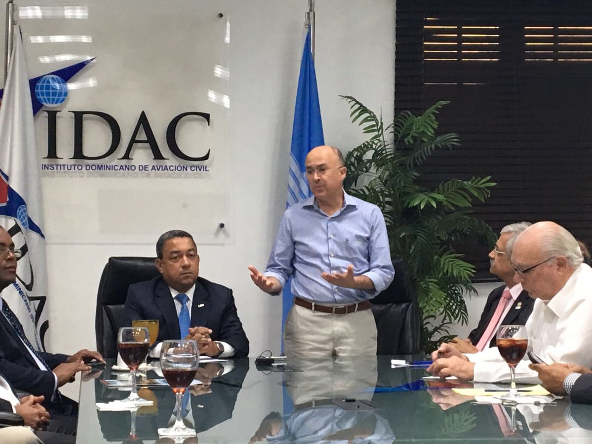 DominguezBrito's tweet photo. En reunión con el @IDAC_INFORMA coordinamos acciones conjuntas con los pilotos para alerta temprana contra incendios y delitos ambientales. https://t.co/NKKZJVtmpa