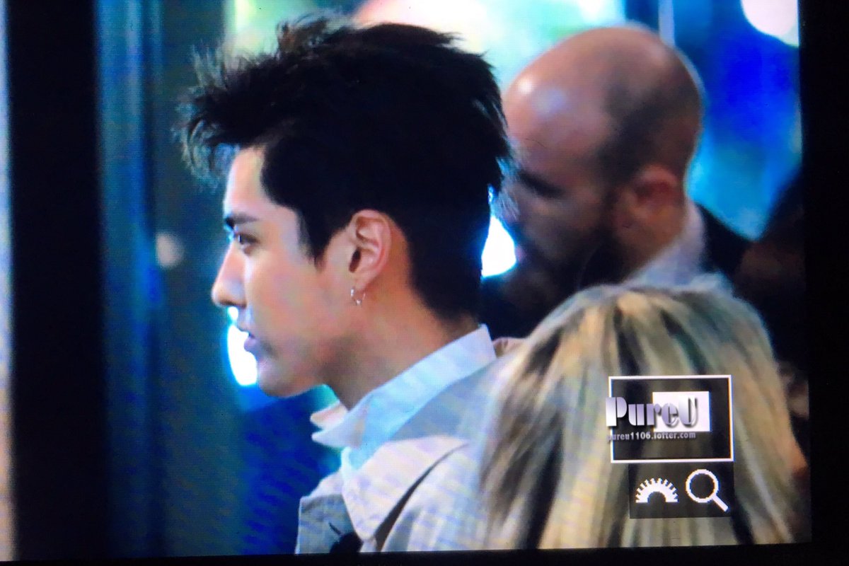 PureU_kris's tweet photo. 170220 Burberry Show #KrisWu #BurberryShow #LFW #WuYifan #londonfashionweek https://t.co/QNCoaRCB6u