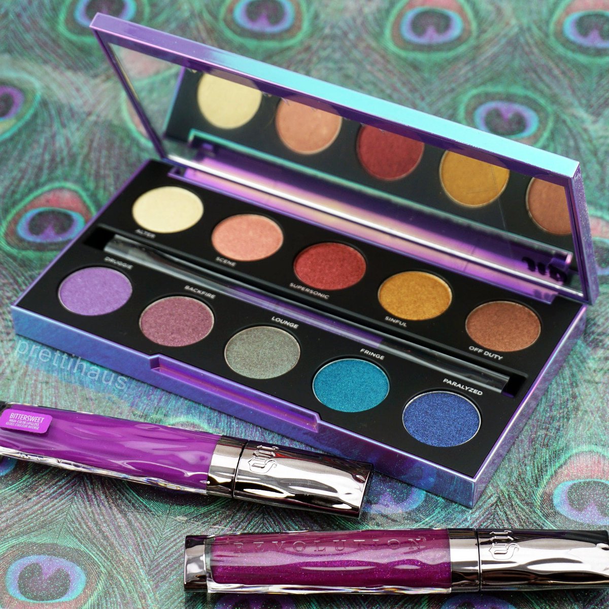 prettihaus's tweet photo. Happy Monday with the @UrbanDecay #Afterdark eyeshadow palette. #ColorUnleashed https://t.co/DNR3MxJfiE