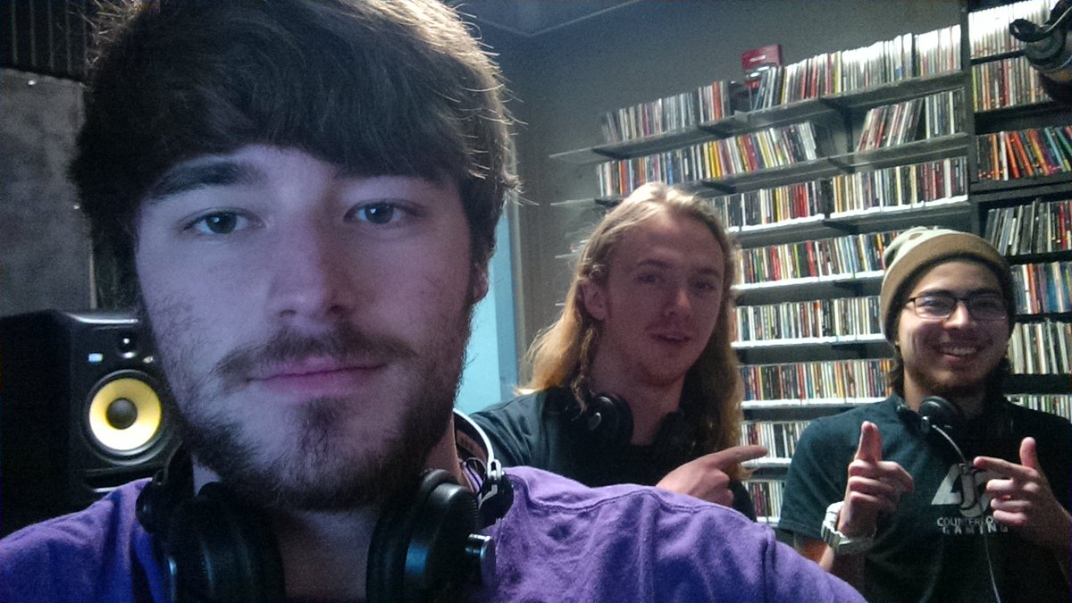 Tdoe321's tweet photo. Yo, were kicking off the Know Name Show soon with @Rycs1997 and Ethan @ksuowlradio #knowname https://t.co/MPF7HeBdg5