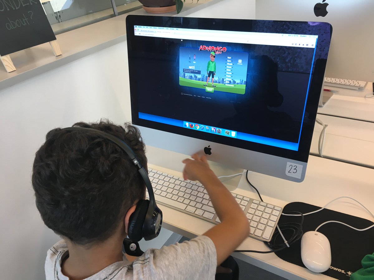 DaysinEdTech's tweet image. Mrs. Quinones&apos; second graders are learning about advertising by playing the FTC&apos;s #admongo game. #ESHlab