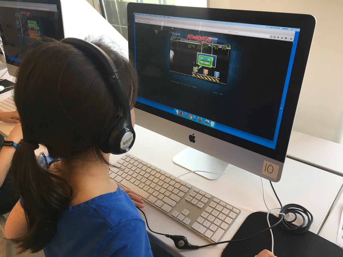 DaysinEdTech's tweet image. Mrs. Quinones&apos; second graders are learning about advertising by playing the FTC&apos;s #admongo game. #ESHlab