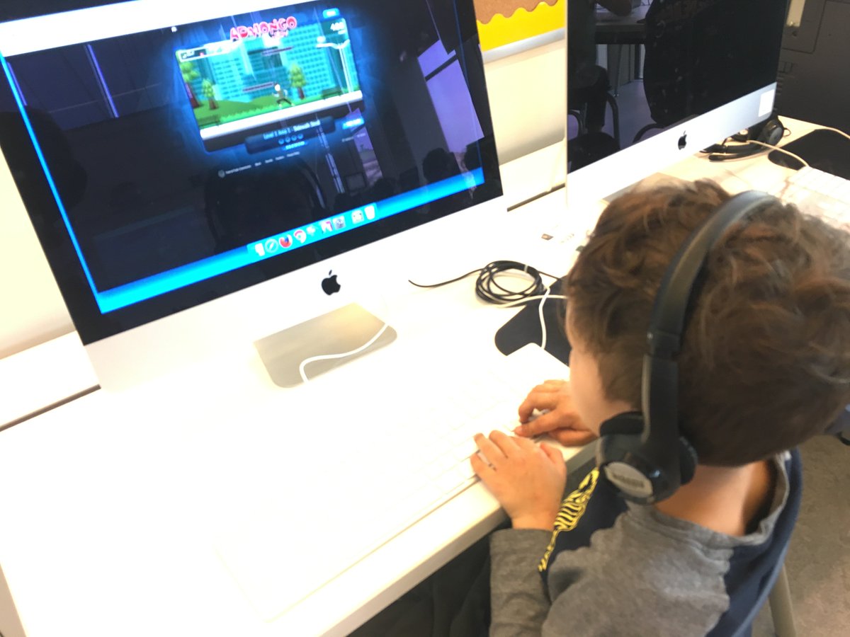 DaysinEdTech's tweet image. Mrs. Quinones&apos; second graders are learning about advertising by playing the FTC&apos;s #admongo game. #ESHlab