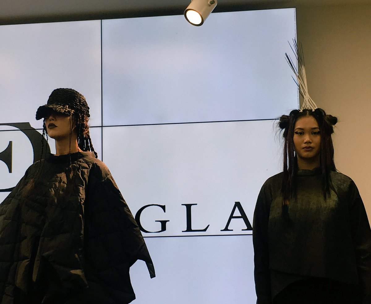 BalmainHairUK's tweet photo. Loving this #rock #punk inspired collection oozing creativity, full of striking colours, shapes &amp; accessories #edgeteam @ErrolDouglasLDN https://t.co/HY7C19Badi